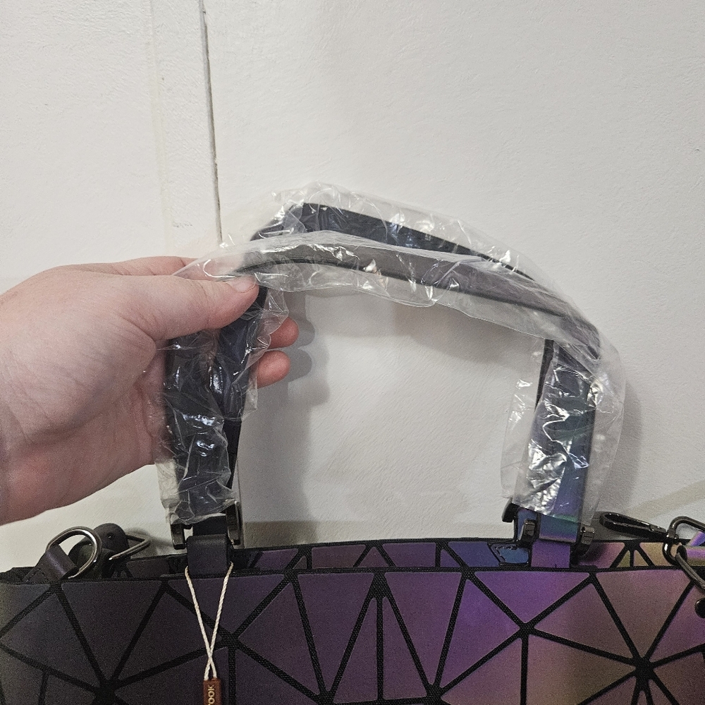 Lovevook Holographic Luminous Handbag! - Picture 2 of 6